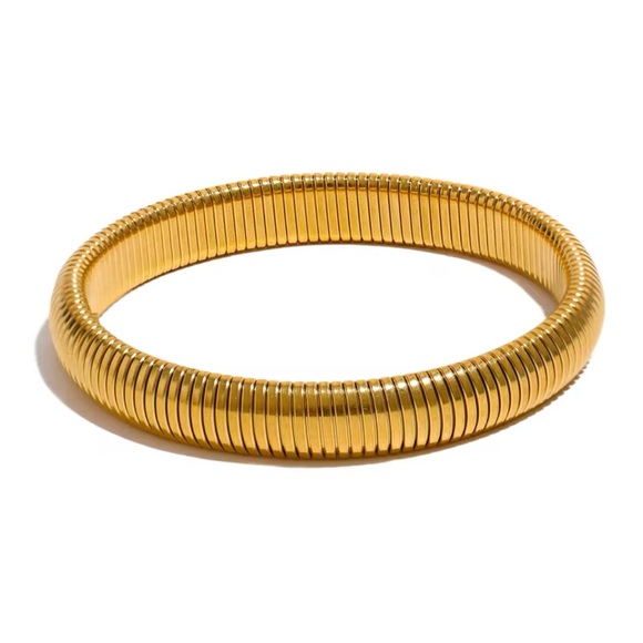 ◾️18K Gold Plated Flexible Ribbed Designed Bracelet - Picture 7 of 15